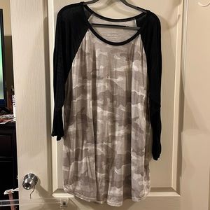 Size 3 torrid raglan 3/4 sleeve..grey & white camo, black sleeves. Almost new!